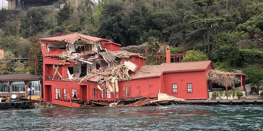 Boğaz'daki tarihi yalı gemi kazası kurbanı oldu