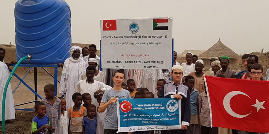 Öğrencilerden Sudan'a su kuyusu hediyesi