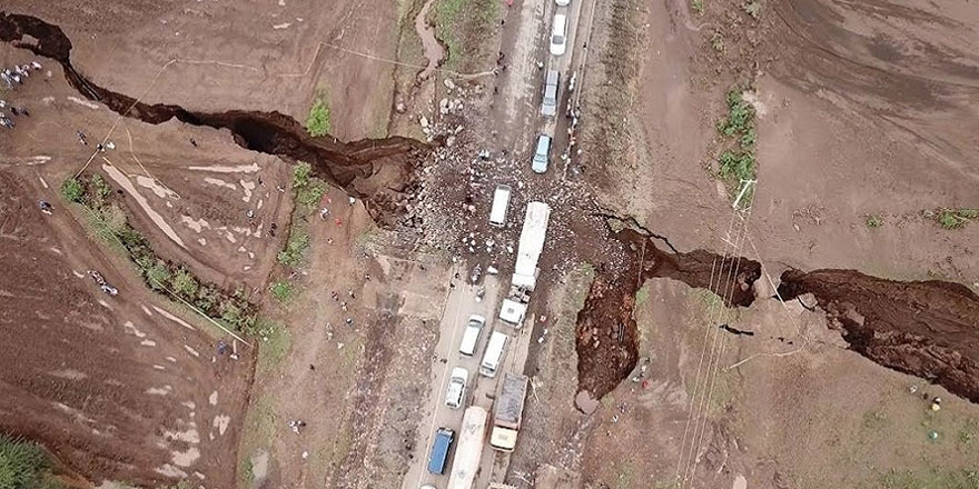 Afrika kıtası ikiye mi bölünüyor? Derinliği 15, genişliği 20 metre