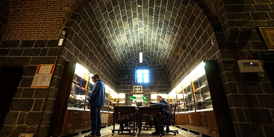 İbni Sina'nın bin yıllık el yazması eseri bu kütüphanede