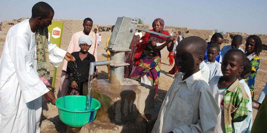 Sadakataşı Derneği Çad'da su kuyuları açtı
