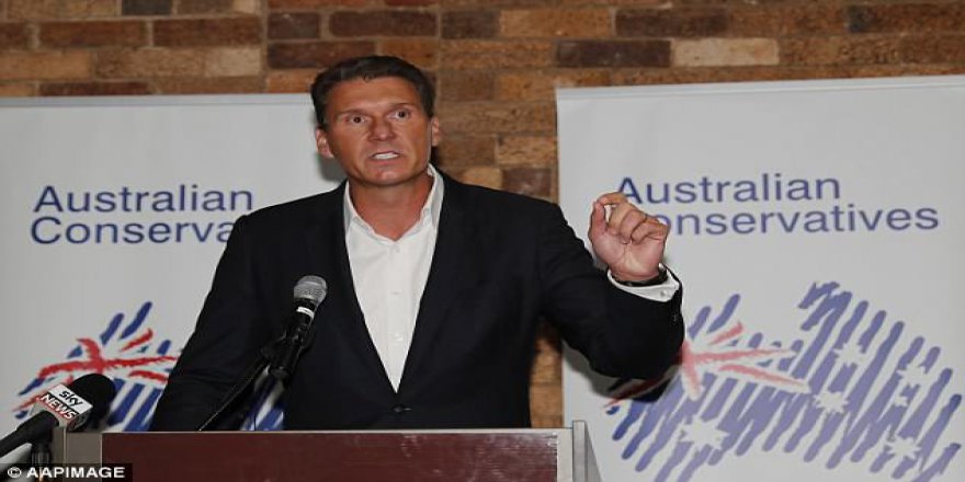 'Helal' kararına kızan senatör Müslümanlara hakaret etti: Hamam böcekleri!