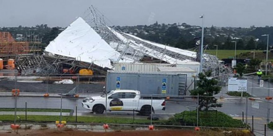 Yeni Zelanda'da şiddetli fırtına 115 bin evi elektriksiz bıraktı