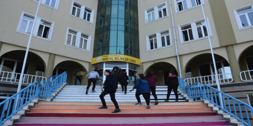Bir sosyal bilimler lisesi daha zil uygulamasını kullanmıyor