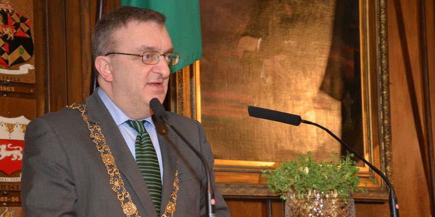 İrlandalı başkan İsrail'in ambargosunu deldi Netenyahu fıttırdı