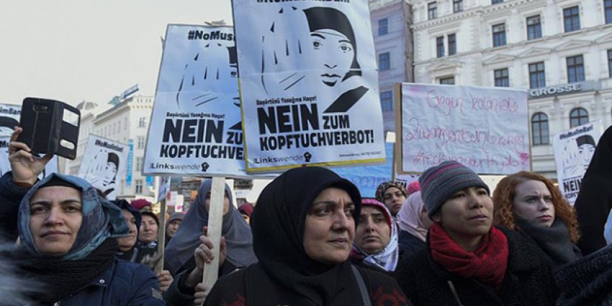 Avusturya başörtüsü yasağı konusunda ısrarlı
