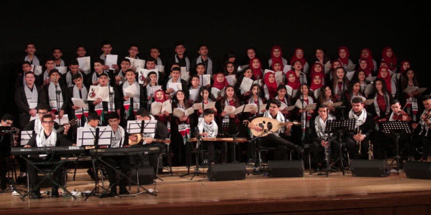 TİKA, Filistinli öğrencilerin eğitimine katkı veriyor