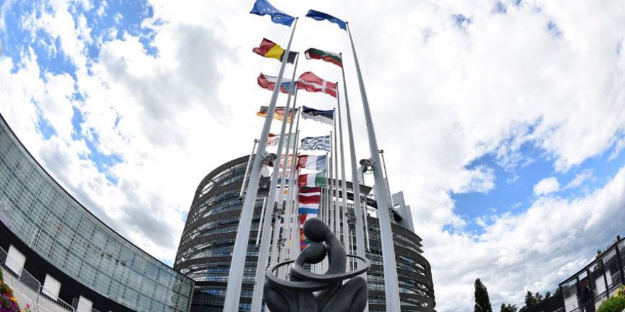 AP'den sınırı geçen Yunan askerler için çağrı