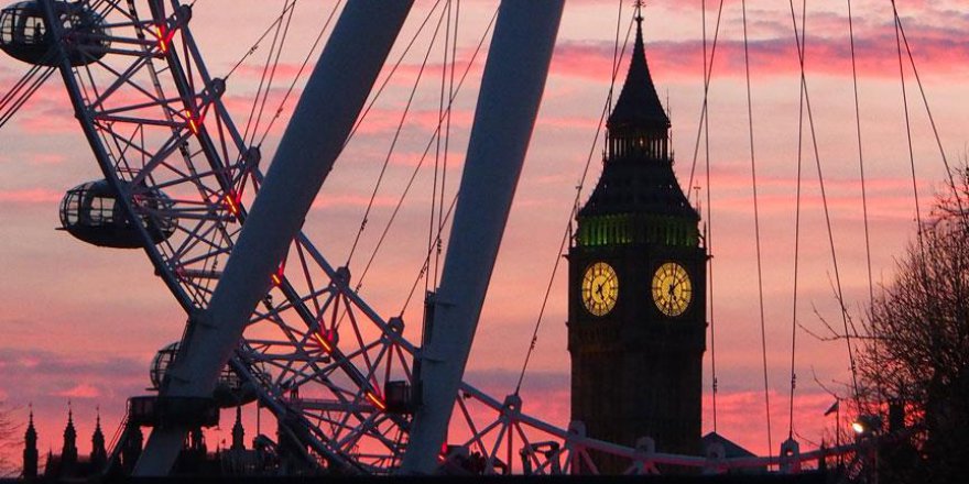 İngiltere'de 'Müslüman olduğum için görevden alındım' diyen bakanın iddiası soruşturulacak