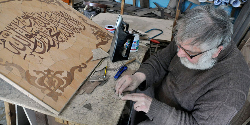 Rus ressam 20 ayeti tablolaştırdı: Biri de kelime-i şehadetmiş