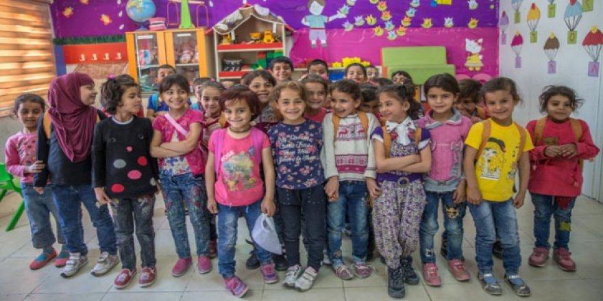 Suriyeli çocuklar Türkiye'de okullu oldu