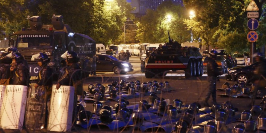 Ermenistan'da şiddetin dozu artıyor