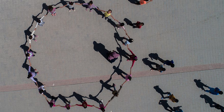 Suriyeli çocuklar doğdukları ülkede okullu oldular
