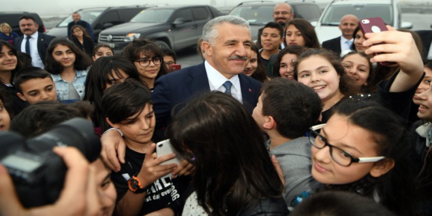 3.Havalimanın ilk ziyaretçileri çocuklar oldu