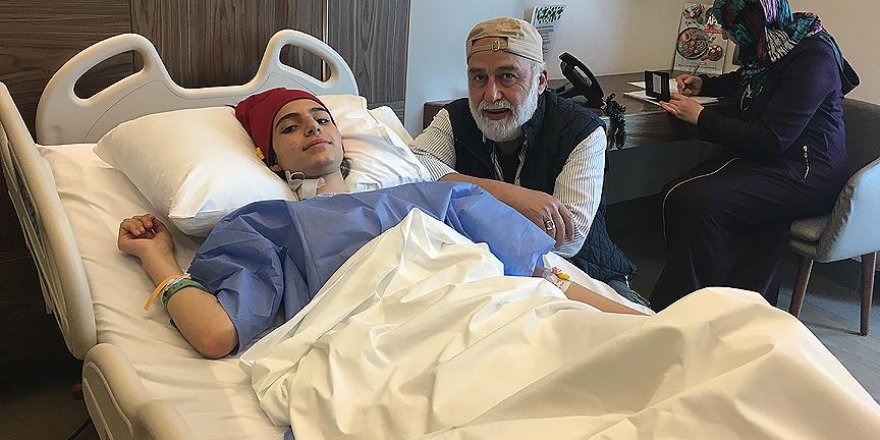 İsrail'in ayağından vurduğu yetim kız tedavi için Türkiye'de