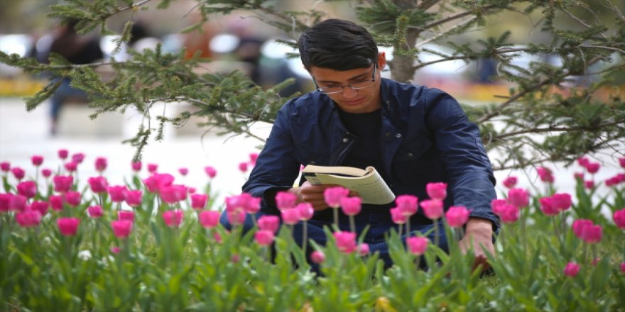 Bayburt Üniversitesi öğrencilerinden kitap kampanyası