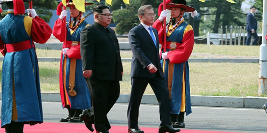 Kuzey ve Güney Kore liderleri ateşkes köyünde buluştu