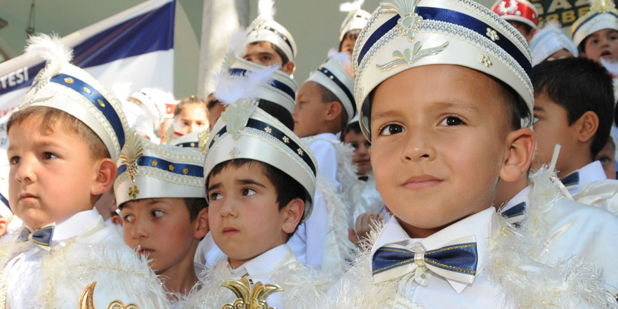 Farklı milletlerden çocuklar Kayseri sünnet şöleninde buluştu