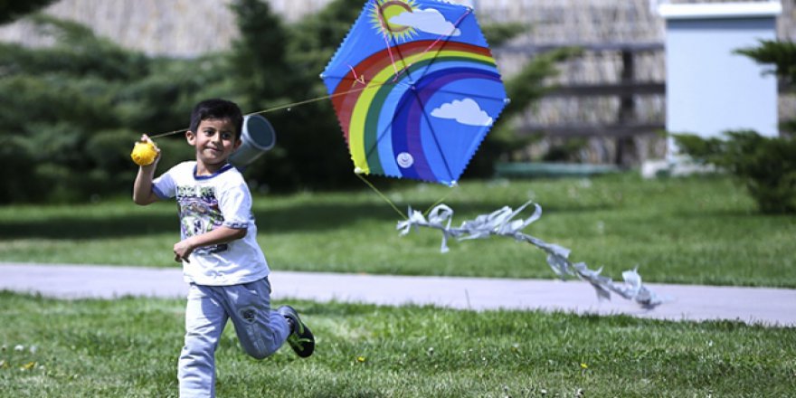 Otizmli çocuklar uçurtma ile eğlendi