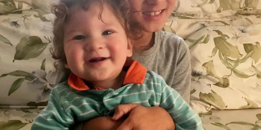 Anne karnında felç geçiren çocuğun hareket etme sevinci