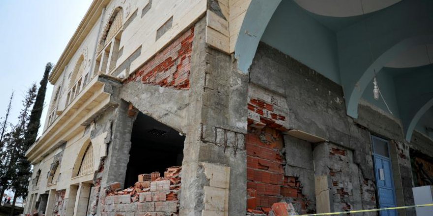 Depremde hasar gören camilere hayırseverler sahip çıkacak