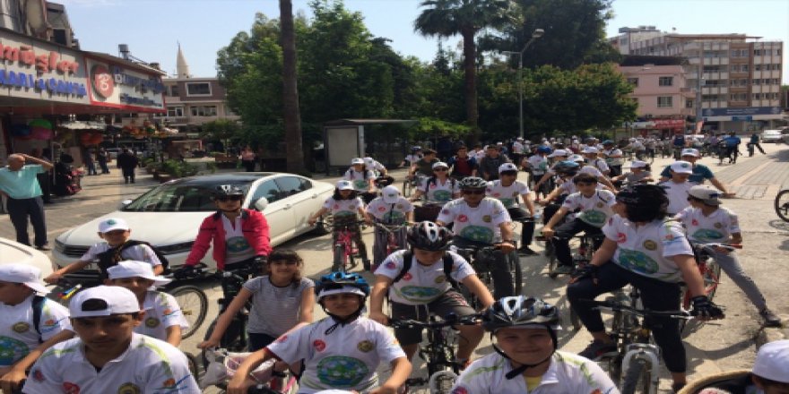 İklim değişikliğine dikkat çekmek için pedal çevirdiler