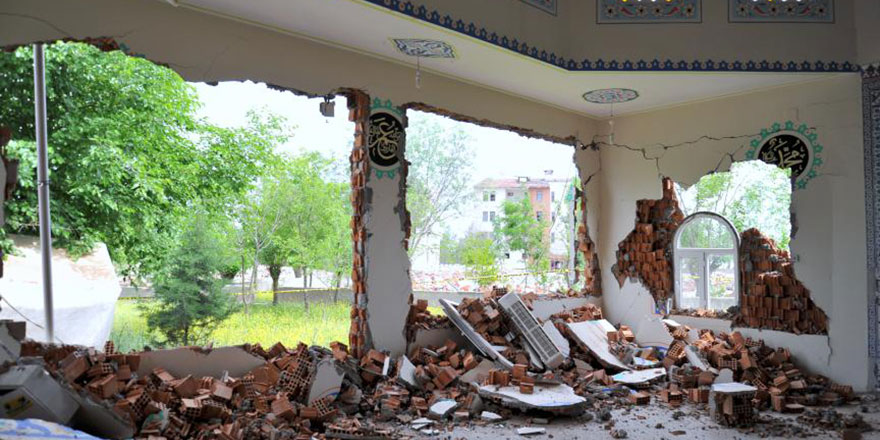 Depremde yıkılan camileri vatandaş inşa edecek