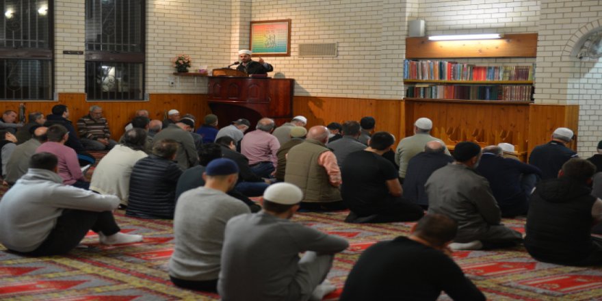 Berat Kandili için Avustralya Camileri doldu taştı