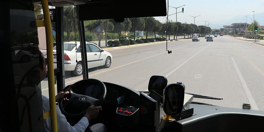 Kırmızı ışık bu otobüsü görünce yeşile dönüyor