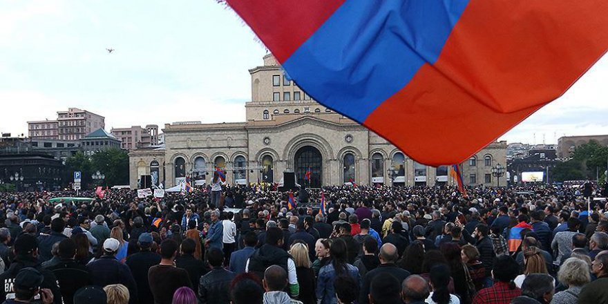 Ermenistan'daki protestoları durdurma kararı aldılar