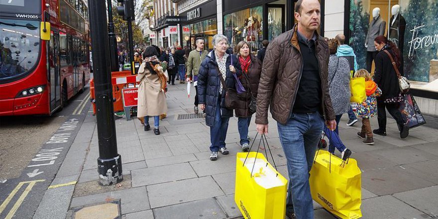 İngiltere hizmet sektörü büyümesi nisanda beklentinin altında