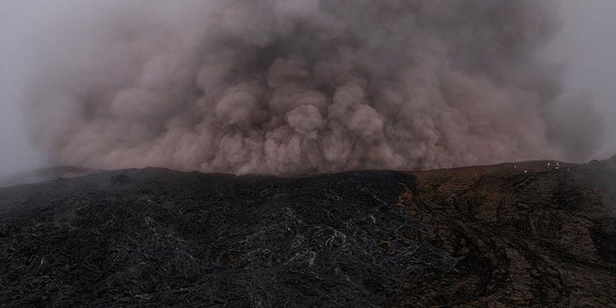 Faaliyete geçen yanardağ sebebiyle tahliyeler başladı