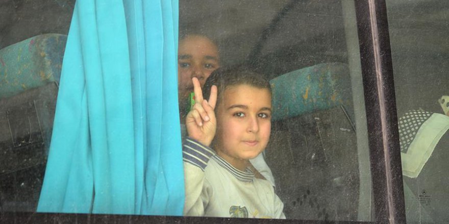 Suriye'deki Yermük Kampı'ndan çıkan ilk tahliye konvoyu El Bab'a vardı