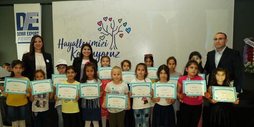 'Hayallerimizi Kodluyoruz' projesi ilk mezunlarını verdi