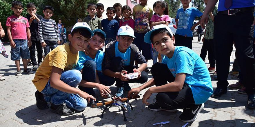 Köy okulu öğrencileri yerli malzemelerle drone yaptı