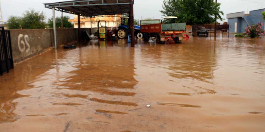 Şanlıurfa'da şiddetli yağış taşkına neden oldu