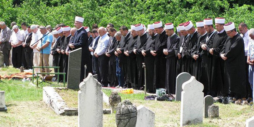 Bosna Savaşı'nda 26 yıl önce yakılan 8 kurban toprağa verildi