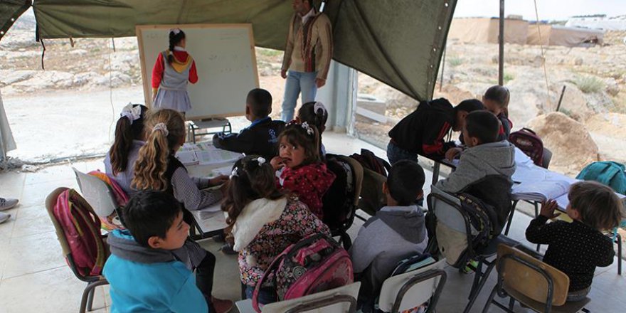 İşgalci İsrail'in yıktığı okulda eğitim devam ediyor