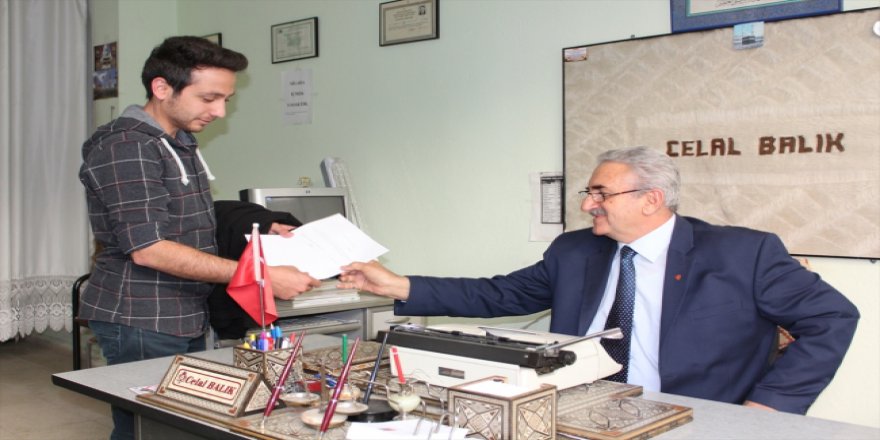 Unutulan Arzuhalcilik mesleğini halen icra ediyor