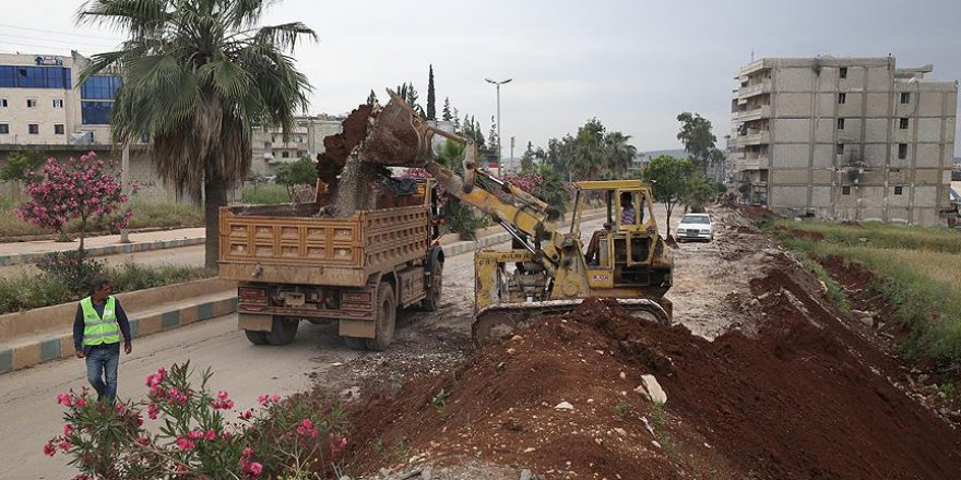 Afrin'de teröristlerin mayın döşediği hendekler temizleniyor