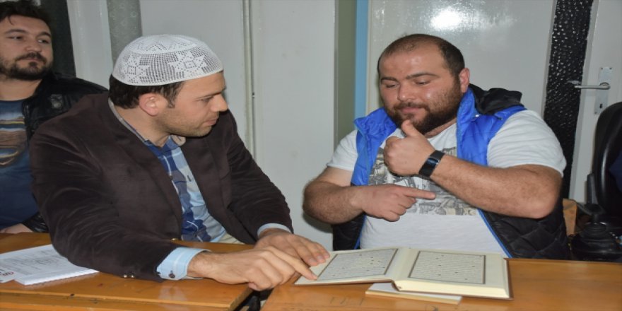 Kur'an-ı Kerim sevgisi 'engel' tanımadı