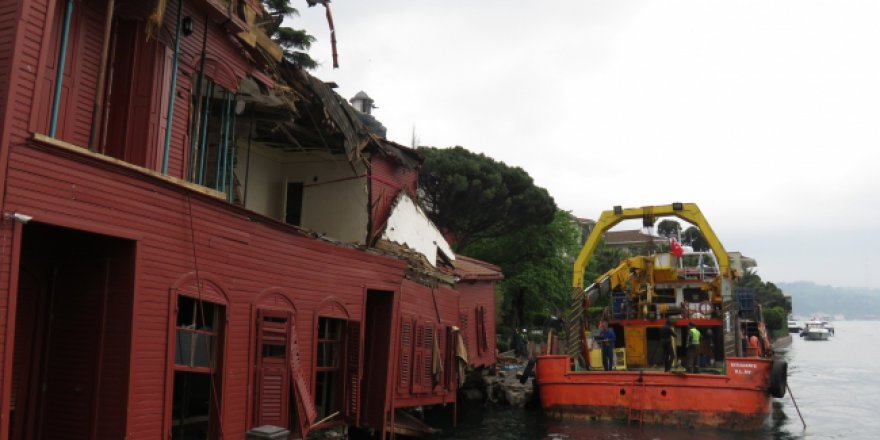 Boğaz'daki kazada zarar gören yalı tamir ediliyor