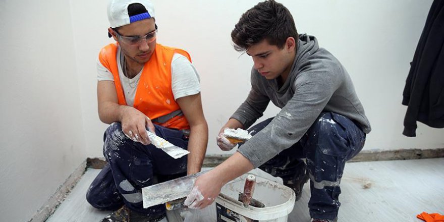 Trabzon'daki proje kapsamında öğrenciler ihtiyaç sahiplerinin evlerine gidiyor