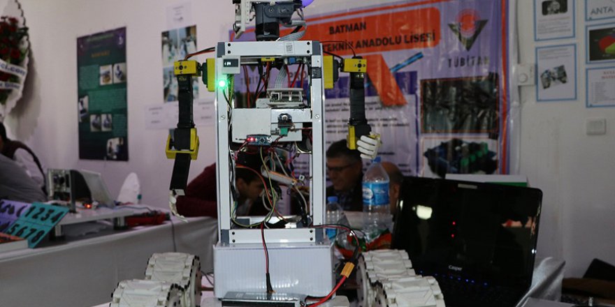Lİse öğrencilerinden hemşireler için yardımcı robot