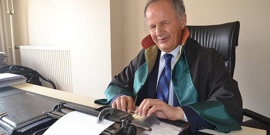 Görme engelli avukat 33 yıldır davaları aydınlatıyor