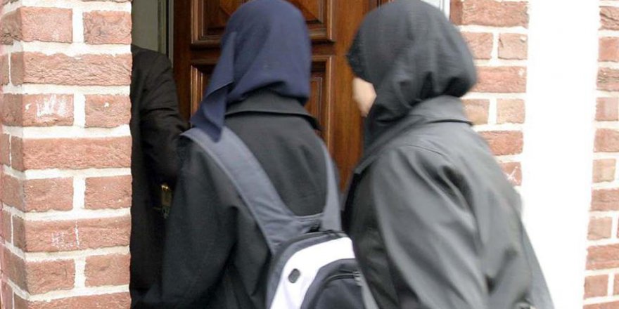 Belçika'nın ikinci büyük şehrinde başörtüsü tartışması