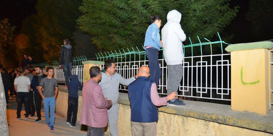 'Mezarlıkta ağlayan kız' turist çekecek