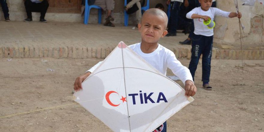 TİKA'dan Afgan yetimlere uçurtma şenliği