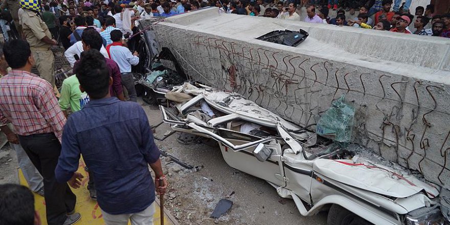 Hindistan'da üst geçit felaketi