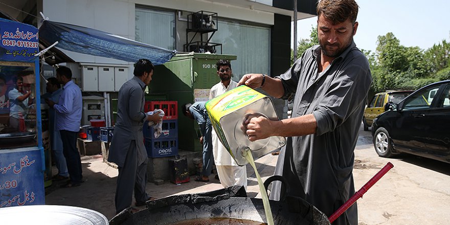 Pakistan'da iftarın vazgeçilmezi samosa
